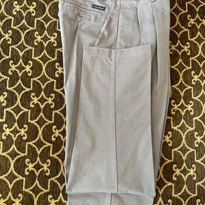 Eddie Bauer mens pleated chino style pants in light gray color size 36Wx35L.